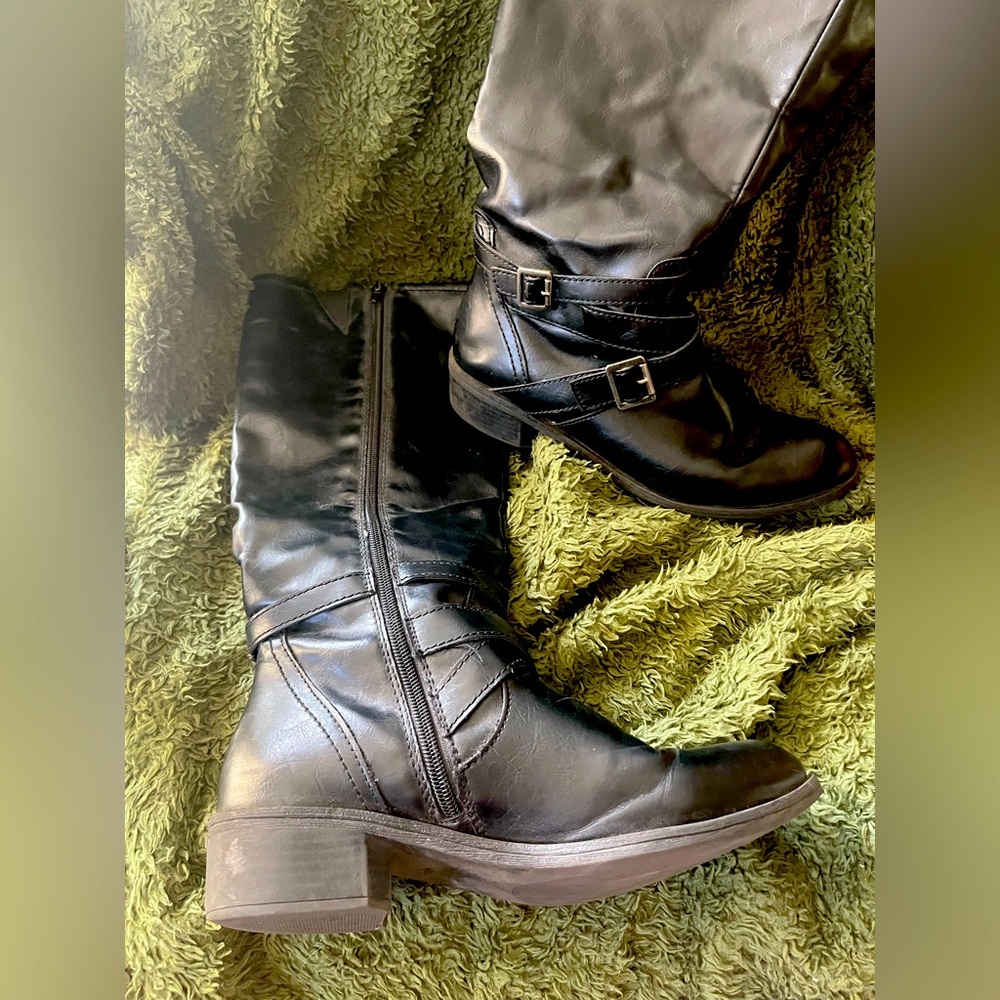 Stylish Black Leather Women's Boots